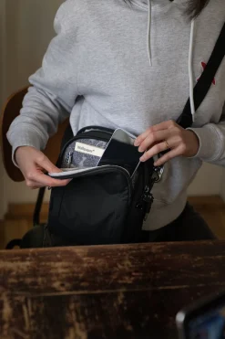 Macpac Daypacks>Pacsafe Metrosafe Ls100 Crossbody