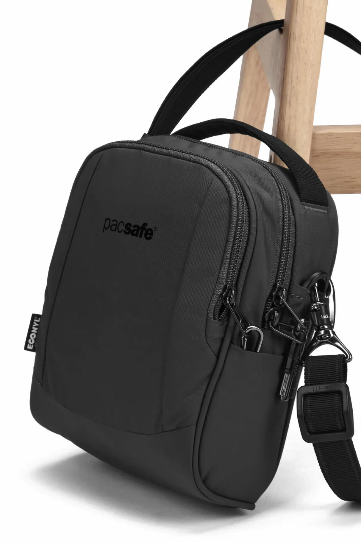 Macpac Daypacks>Pacsafe Metrosafe Ls100 Crossbody