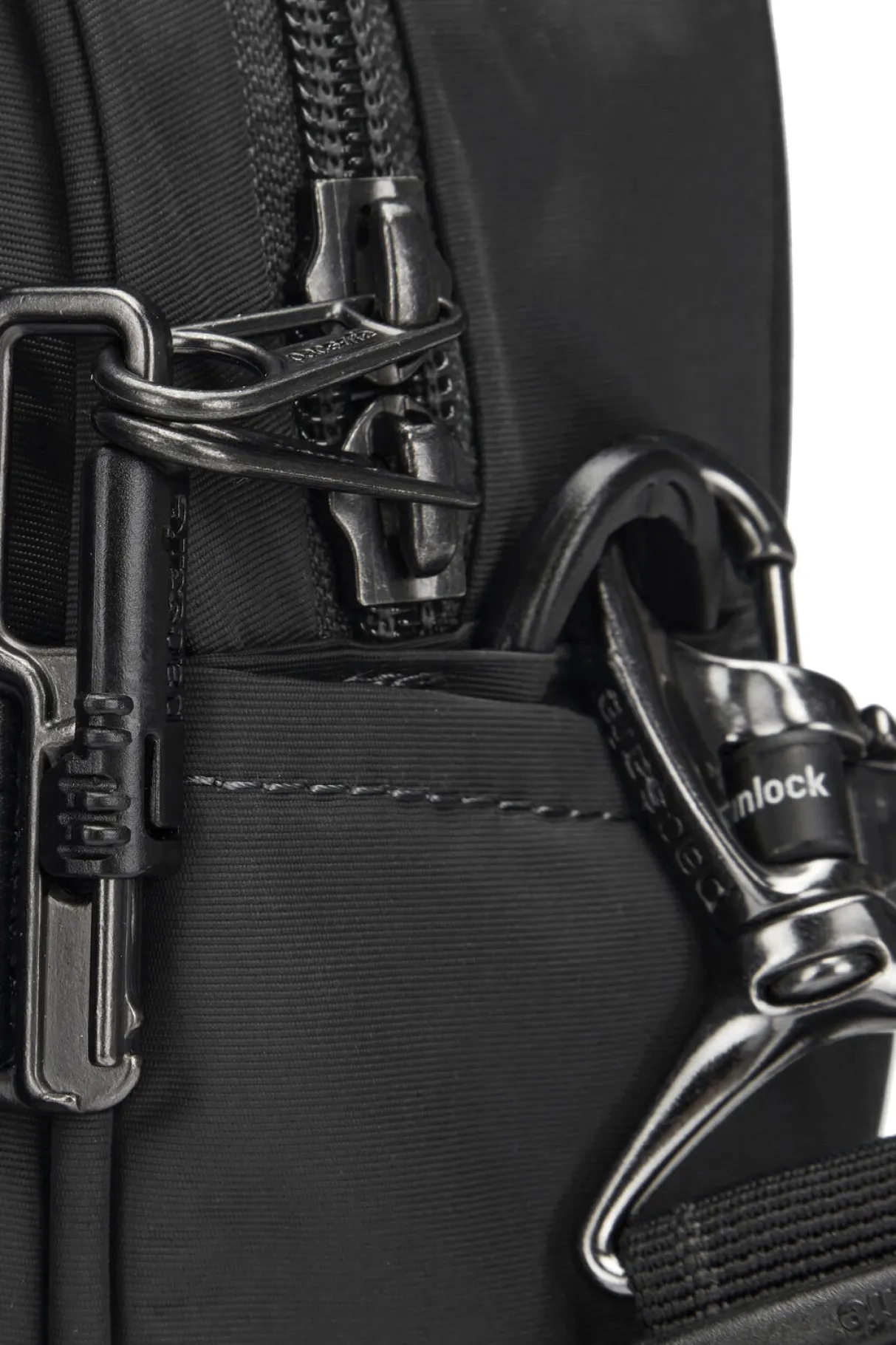 Macpac Daypacks>Pacsafe Metrosafe Ls200 Crossbody